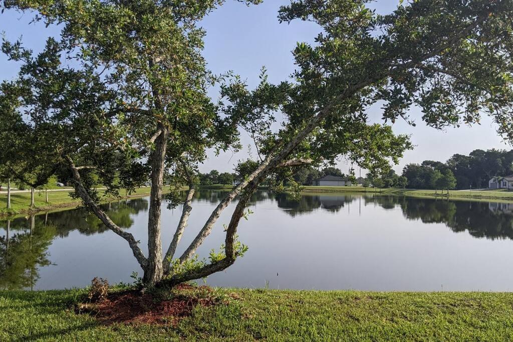 Port Saint Lucie A Little Piece Of Heaven- Peaceful Lake View Apartment- 1 Min From I95 And Turnpike Port St. Lucie ภายนอก รูปภาพ